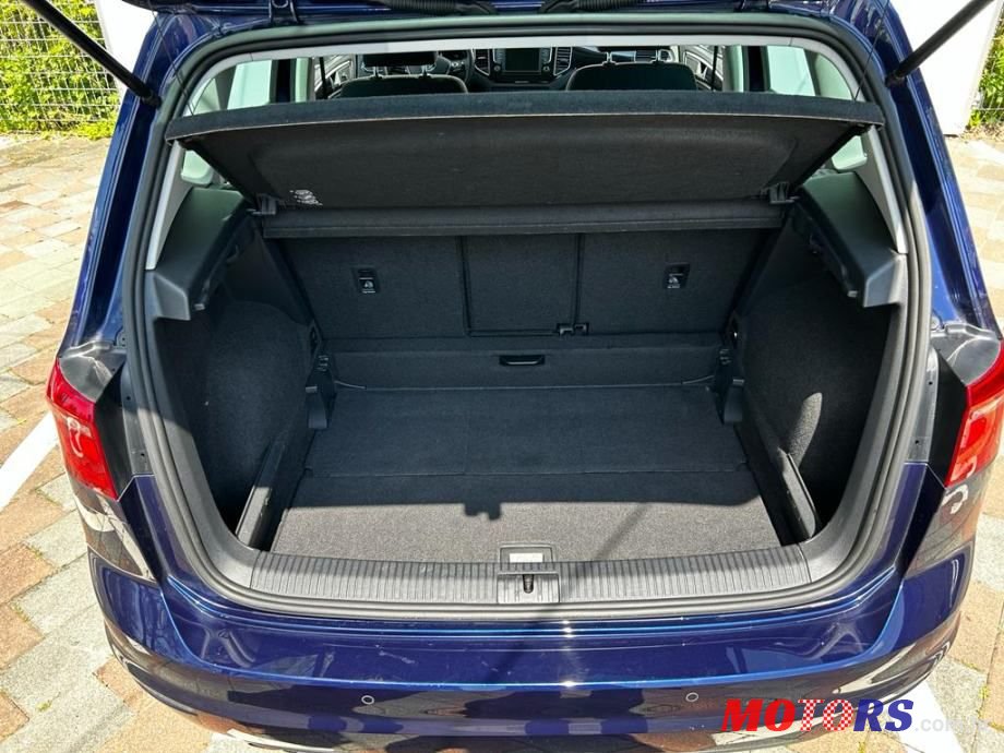 2017' Volkswagen Golf photo #4