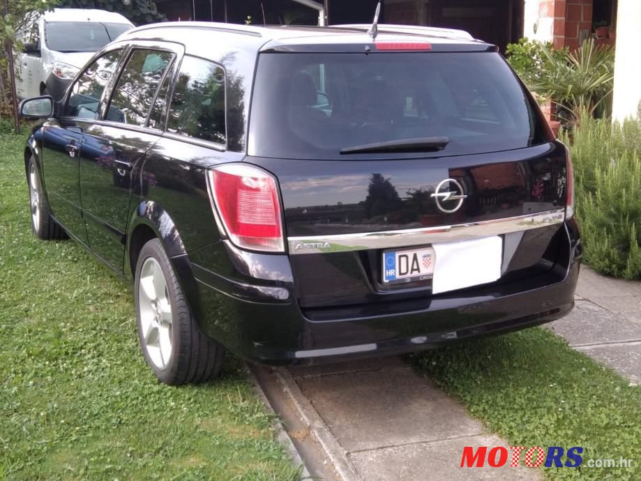 2006' Opel Astra Karavan photo #4