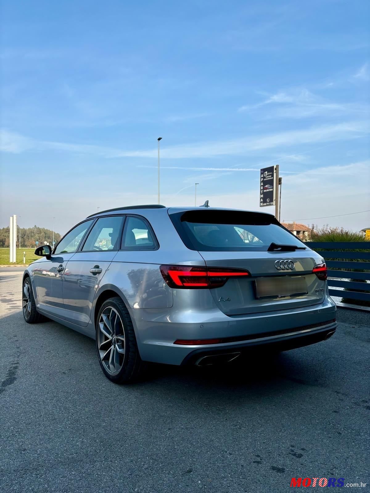2019' Audi A4 Avant photo #2
