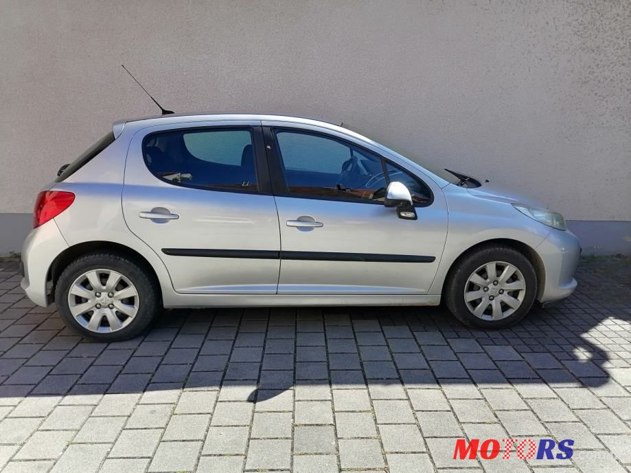 2007' Peugeot 207 1,4 16V photo #1