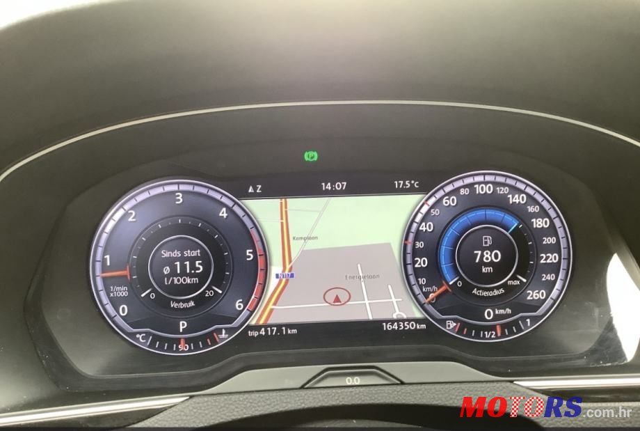 2015' Volkswagen Passat photo #6