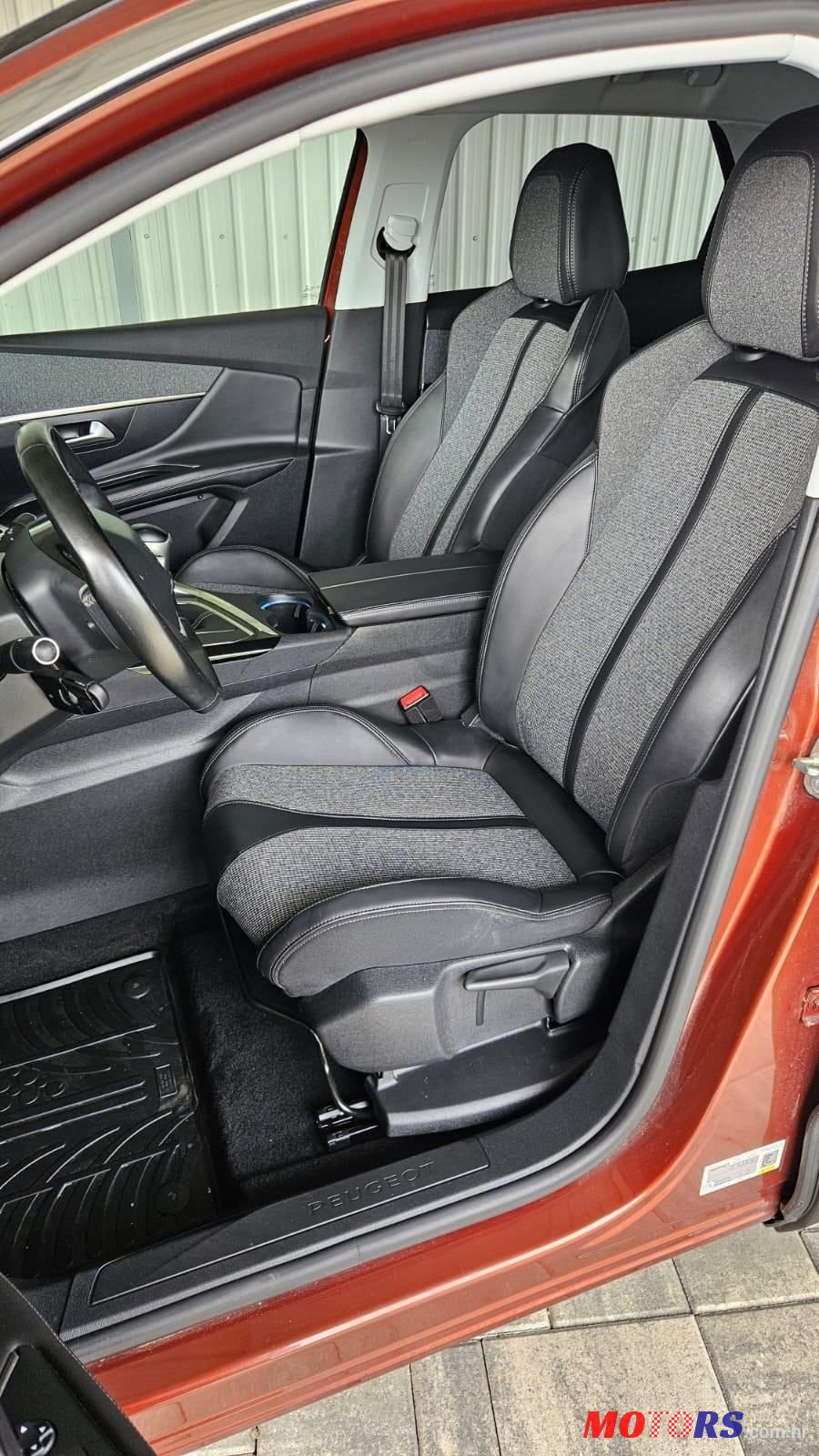 2018' Peugeot 3008 1,2 Puretech photo #6