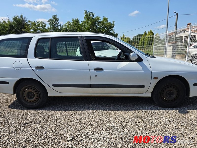 2001' Renault Megane Break photo #6