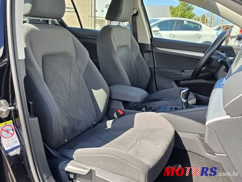 2020' Volkswagen Golf VIII 1,5 Tsi photo #2