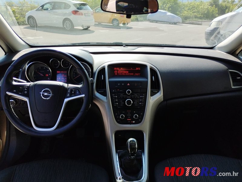 2014' Opel Astra Karavan photo #4