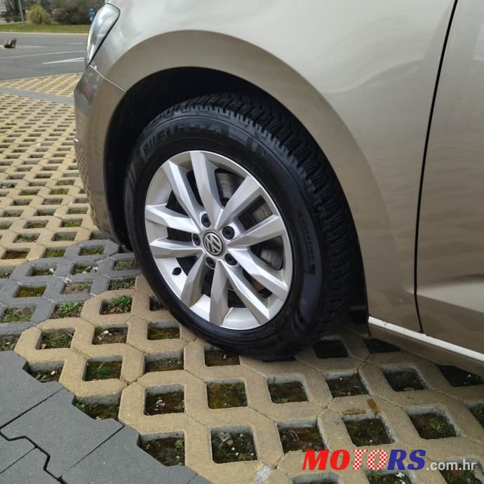 2016' Volkswagen Touran 2.0 Tdi Dsg photo #4