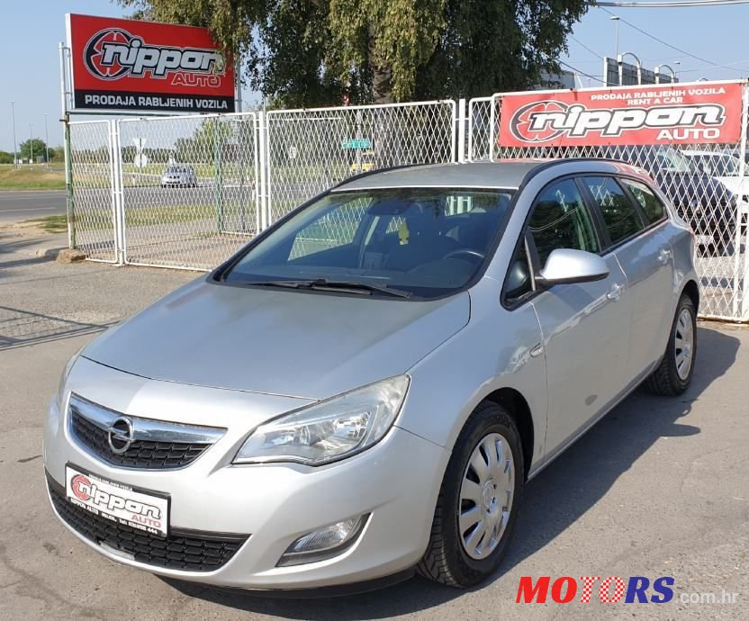2012' Opel Astra Karavan photo #1