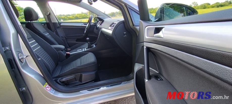 2014' Volkswagen Golf VII 1.6 Tdi photo #6