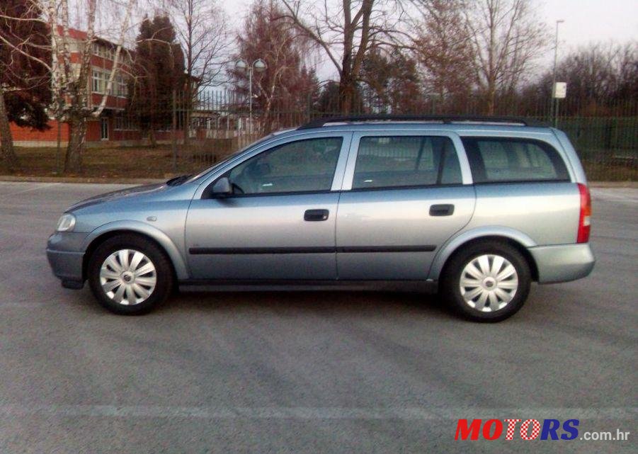 2005' Opel Astra Caravan photo #1