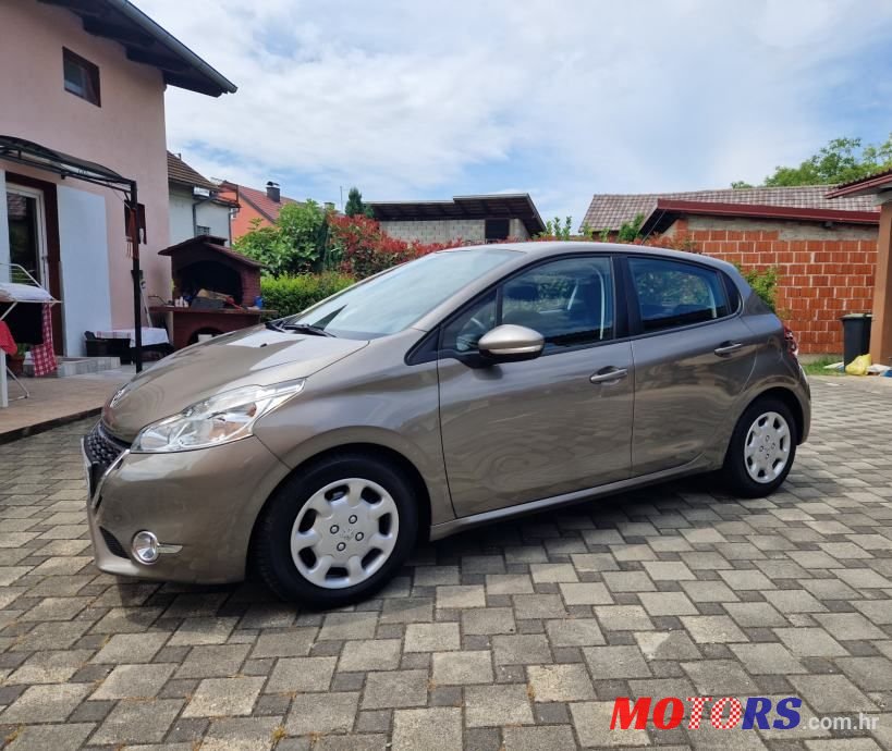 2013' Peugeot 208 1.4 photo #2