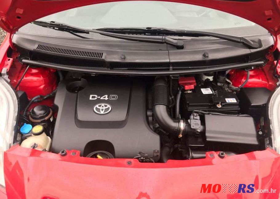 2009' Toyota Yaris photo #2