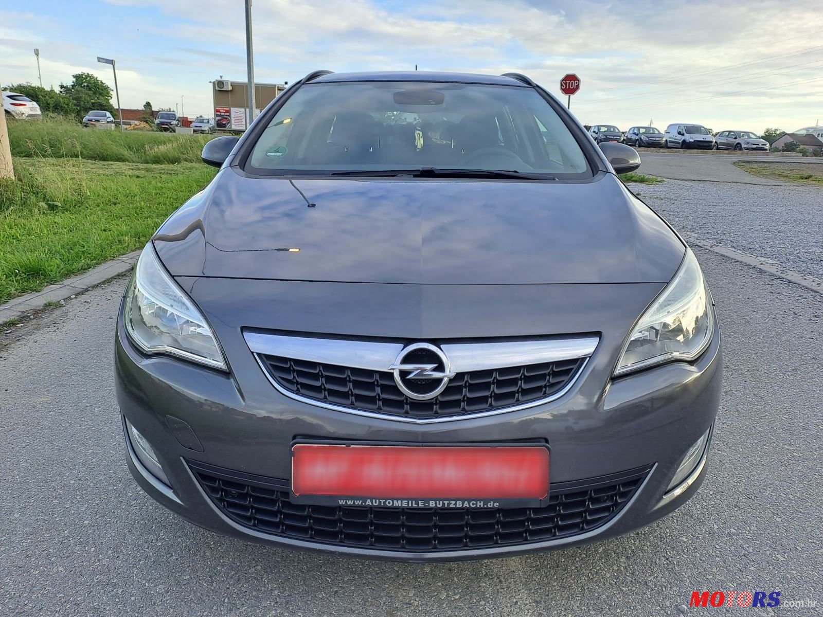 2011' Opel Astra Karavan photo #2